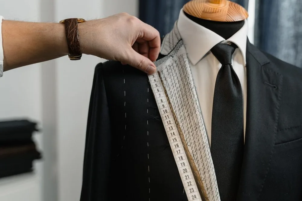 西服工艺过程·量驳头半成品